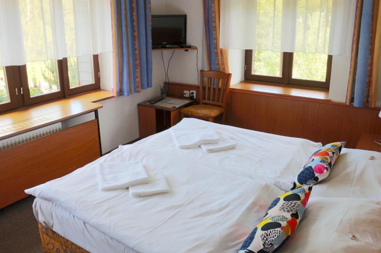 Hotel Maredis Korenov Bagian luar foto