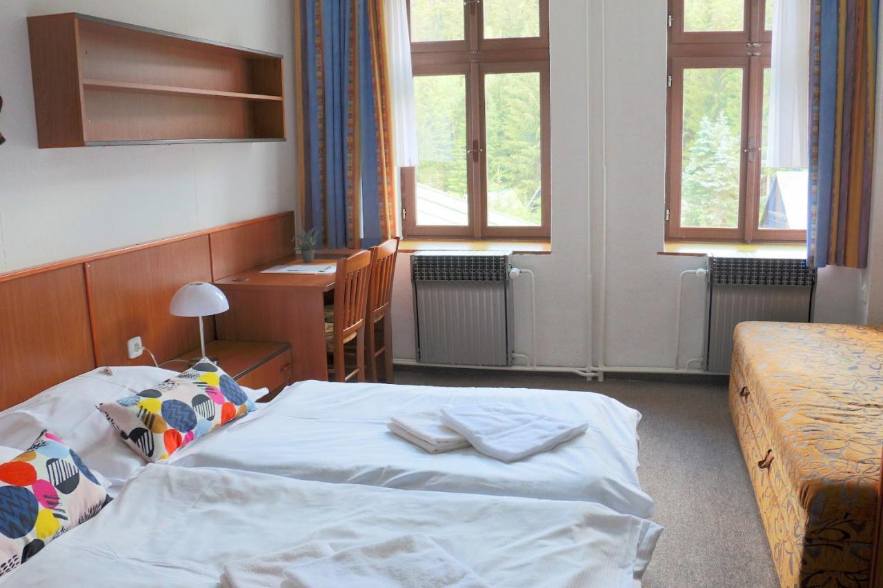Hotel Maredis Korenov Ruang foto