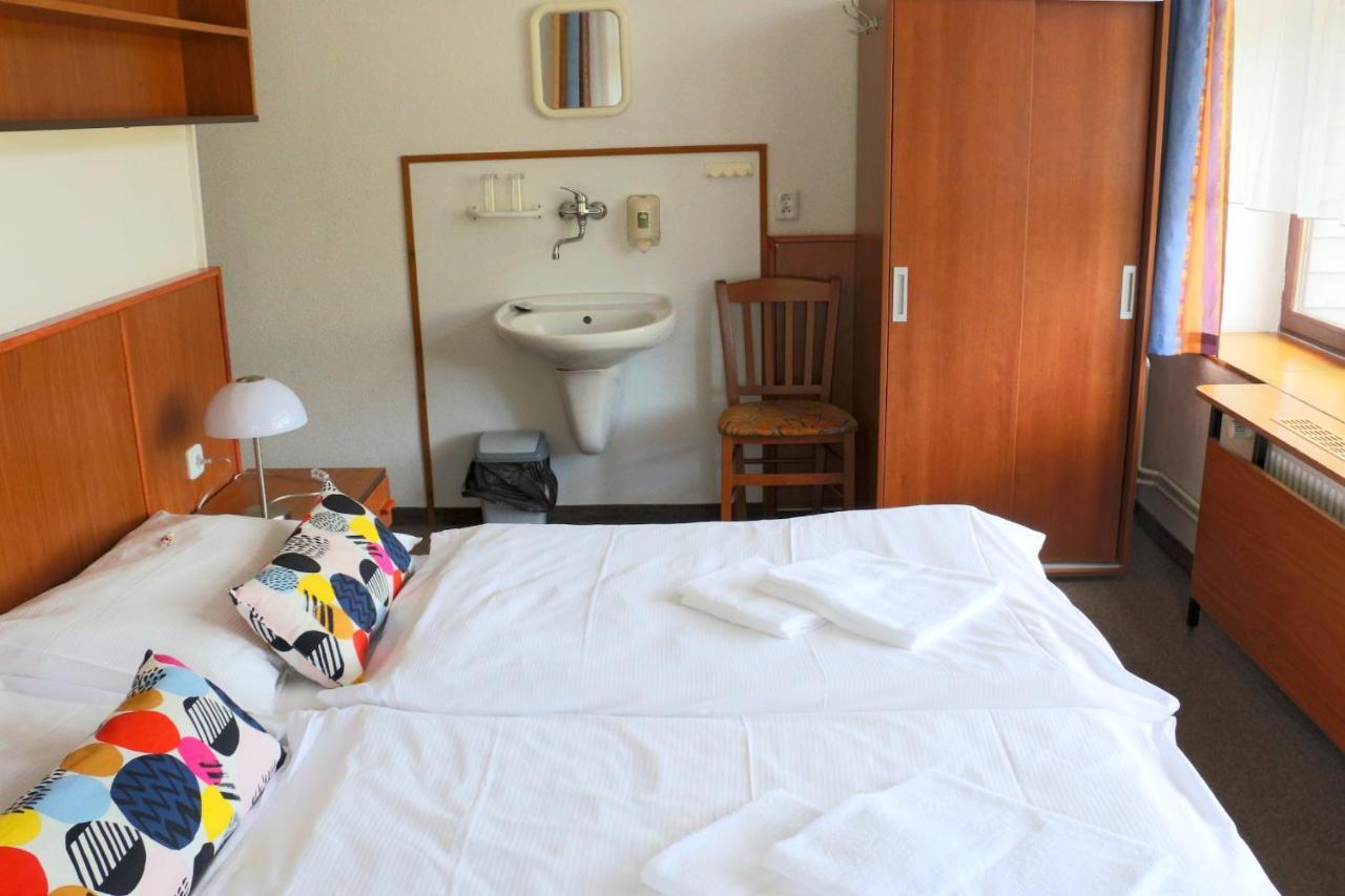Hotel Maredis Korenov Bagian luar foto