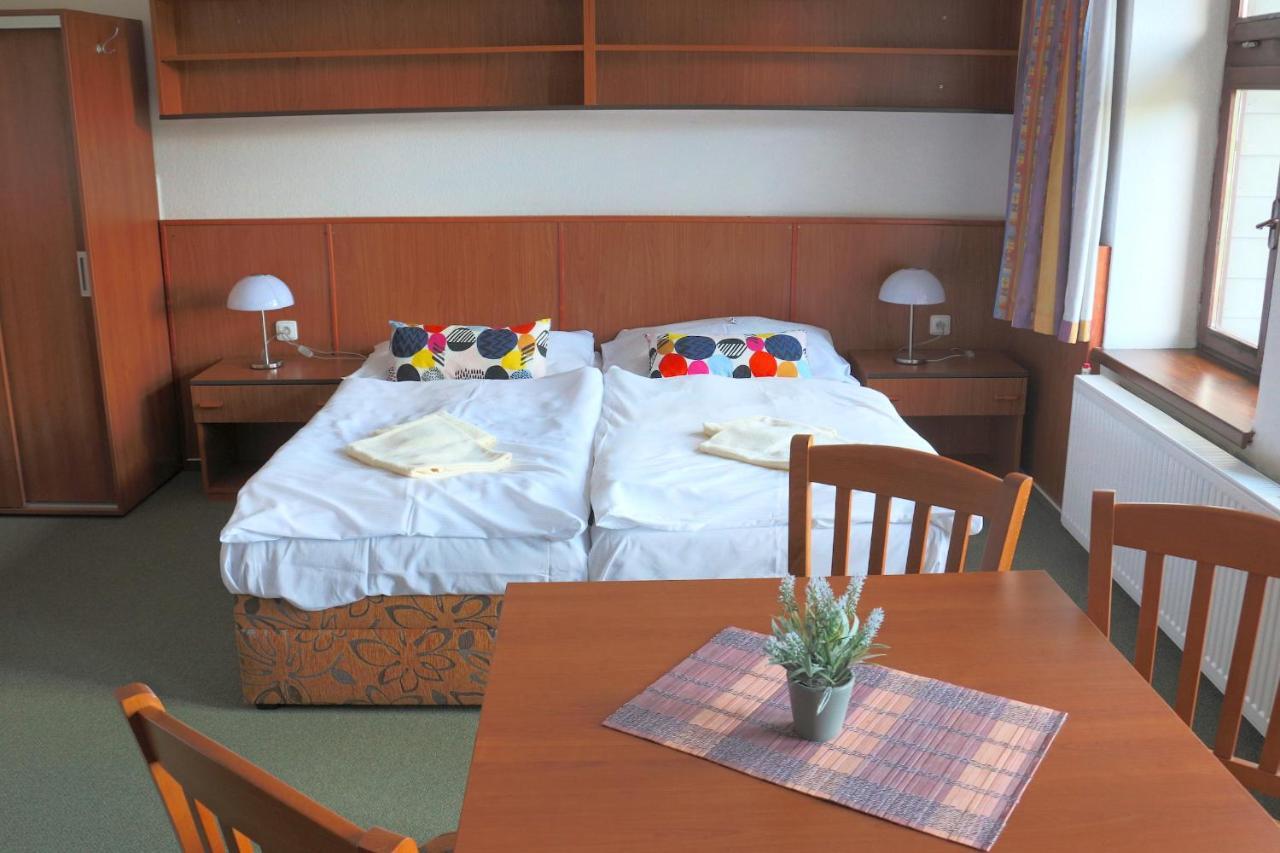 Hotel Maredis Korenov Ruang foto