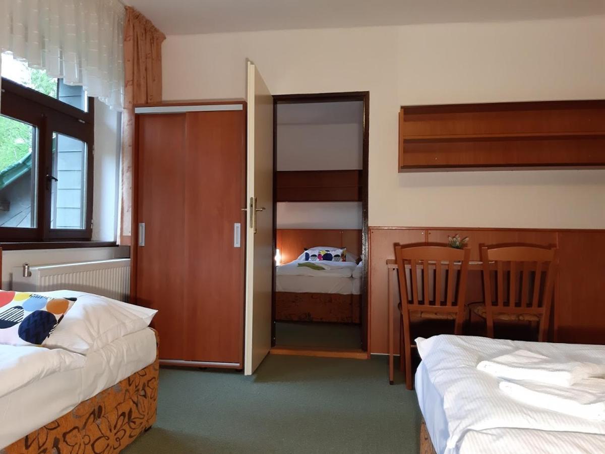 Hotel Maredis Korenov Ruang foto