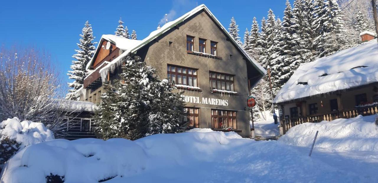 Hotel Maredis Korenov Bagian luar foto