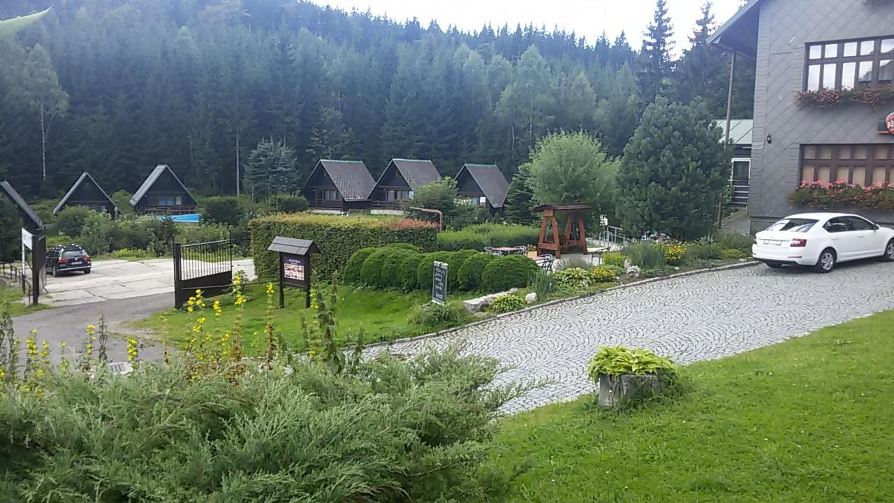 Hotel Maredis Korenov Bagian luar foto
