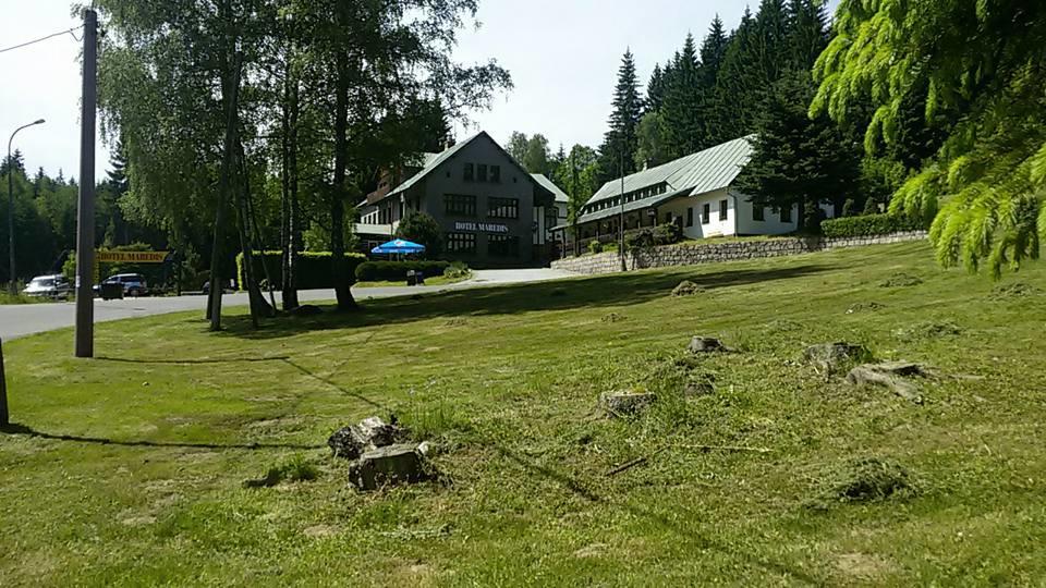 Hotel Maredis Korenov Bagian luar foto