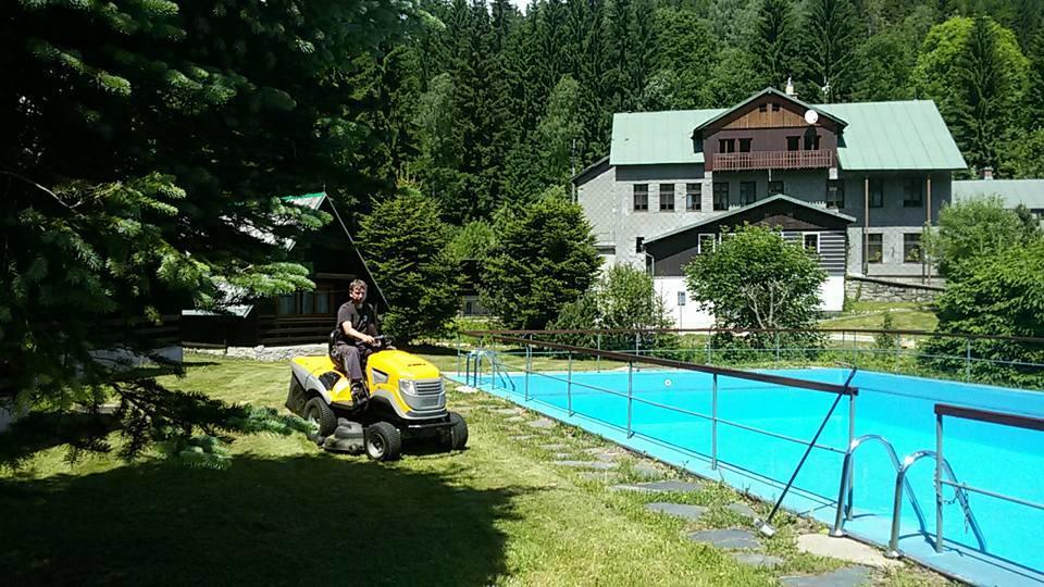 Hotel Maredis Korenov Bagian luar foto