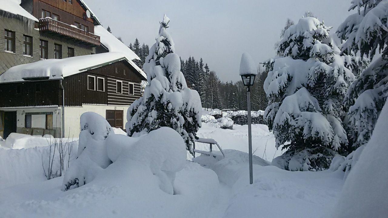 Hotel Maredis Korenov Bagian luar foto