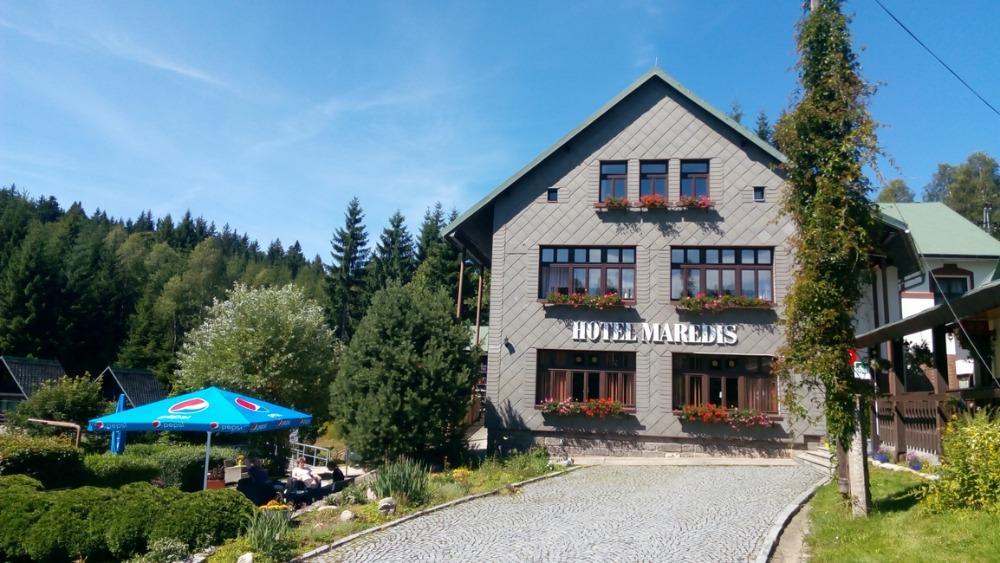 Hotel Maredis Korenov Bagian luar foto