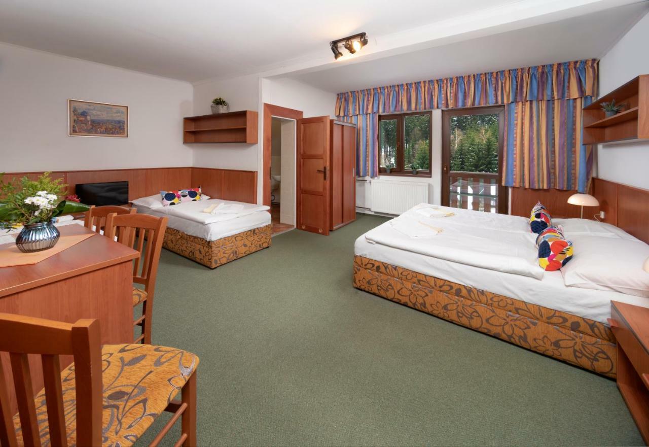 Hotel Maredis Korenov Bagian luar foto